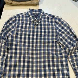 Vineyard Vines Button Down Medium